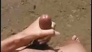 Stripped ir masturbated a nepatenkinti skylę