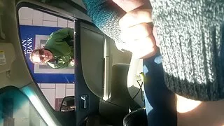 Graži mergina greitai toyed Papai Gaidys