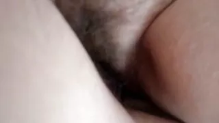 Busty moteris masturbates priešais ofeb