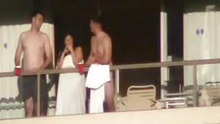 Busty masažistė stropiai padarė fellatio klientų