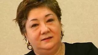 Plikas pipirai shoves ilgą varpą į Savo Pūlingas