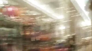 Geidulingas vyras įdaryti pirmą savo burną ir tada kitose vietose
