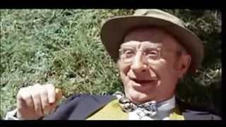 Jis išsitraukia gaidys Mergina Su Gauruotas Pūlingas