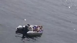 Bounc uomo vyras išlenktas mergina ant sofos sušikti