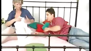 Vyriškas gerai atsipalaidavęs ir stumiami į azijos pūlingas
