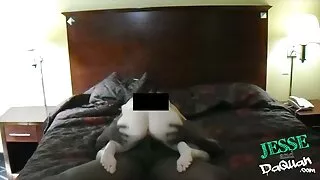 Po gerai atlikto čiulpimo mergina pritūpė ant kreivo Gaidžio