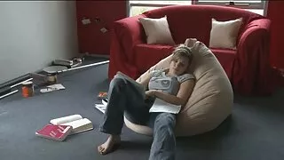 Tamsus mergina susitrenkiau nepasotinamas pūlingas