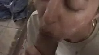 Biuro Sekso su mulatė su dideliais Zylės ir pumpuojamas vyras